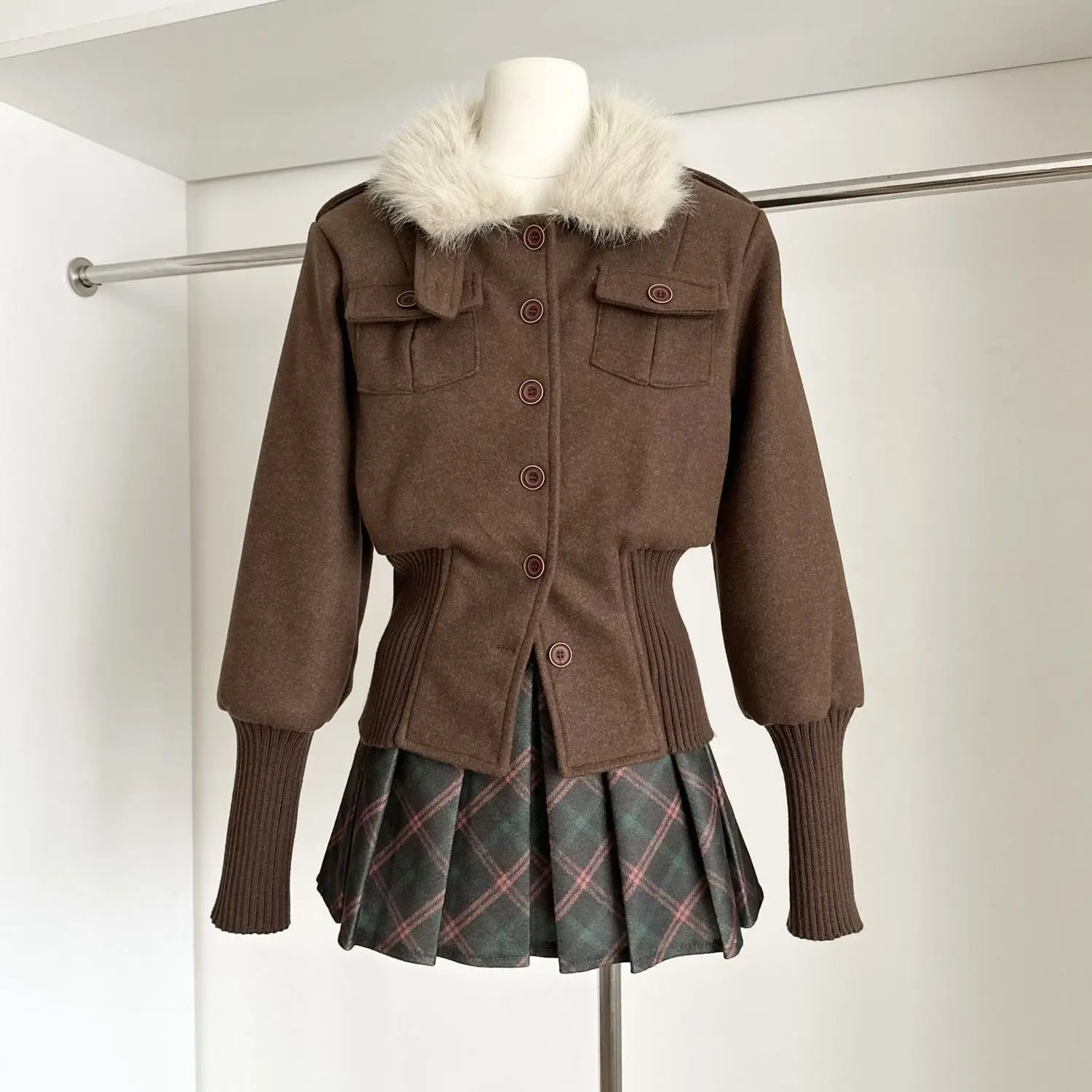 2025 High-end Retro Metal Buckle Autumn New Woolen Jacket Top
2025 High-end Retro Metal Buckle Autumn New Woolen Jacket Top