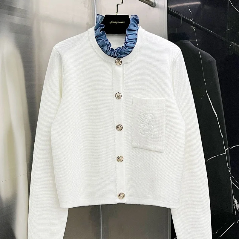 Новое осенне-зимнее элегантное домашнее пальто Sle S с отстегивающимся воротником-рюшем и вышитым вязаным топом с карманами для женщин
Новое осенне-зимнее элегантное домашнее пальто Sle S с отстегивающимся воротником-рюшем и вышитым вязаным топом с карманами для женщин