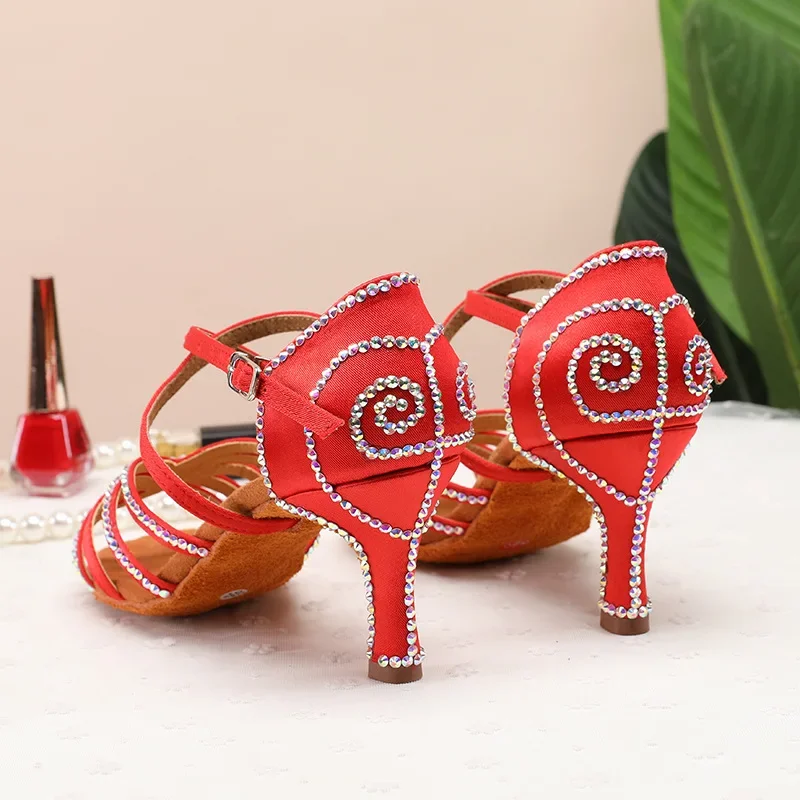 Women Satin Rhinestone Latin Dance Shoes Ladies New High Heels Stage Performance Modern Waltz Jazz Latin Shoes Ballroom Dance
Women Satin Rhinestone Latin Dance Shoes Ladies New High Heels Stage Performance Modern Waltz Jazz Latin Shoes Ballroom Dance
