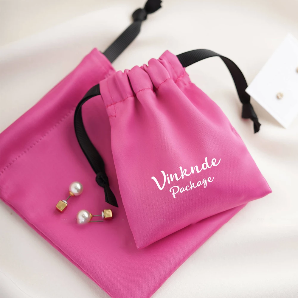 Изготовленная на заказ розовая атласная сумка на шнурке для упаковки ювелирных изделий, мягкие роскошные волосы, парик, серьги, сумка для хранения духов, шелковые сумки с логотипом
Изготовленная на заказ розовая атласная сумка на шнурке для упаковки ювелирных изделий, мягкие роскошные волосы, парик, серьги, сумка для хранения духов, шелковые сумки с логотипом