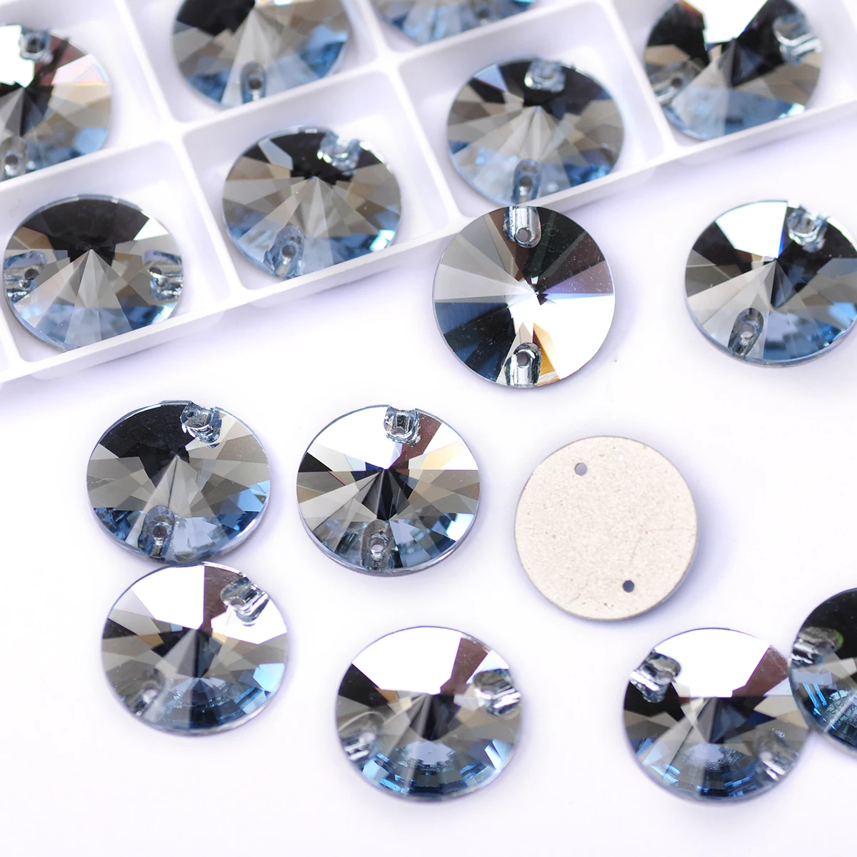 3200 Rivoli Glass Crystal Light Sapphire Sew On Rhinestone Flatback Glass Stone For Clothes Garment Bags Decoration
3200 Rivoli Glass Crystal Light Sapphire Sew On Rhinestone Flatback Glass Stone For Clothes Garment Bags Decoration