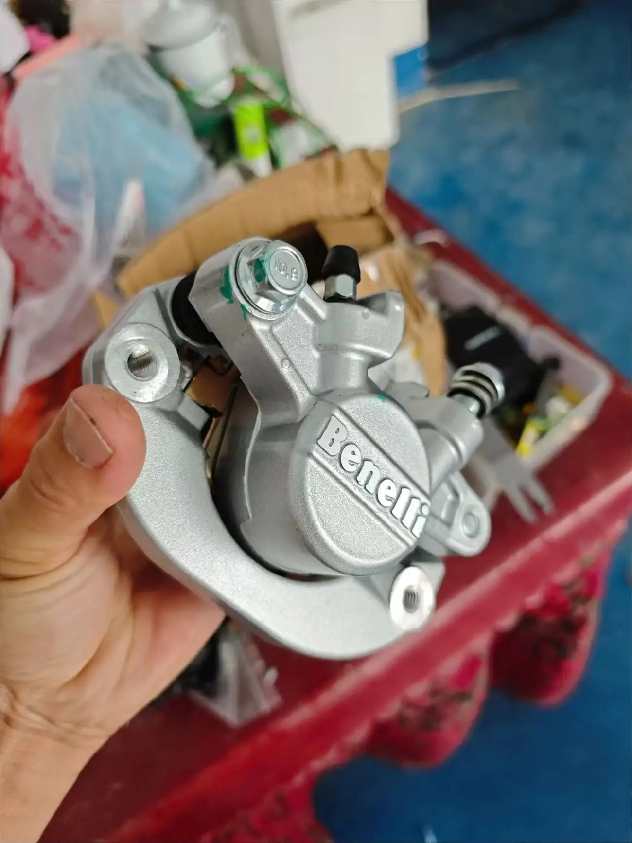 FOR Benelli TRK502 TRK502X LEONCINO500 TNT300 TNT25 250 BN251 302R Rear Brake Caliper Motorcycle Brake Component
FOR Benelli TRK502 TRK502X LEONCINO500 TNT300 TNT25 250 BN251 302R Rear Brake Caliper Motorcycle Brake Component