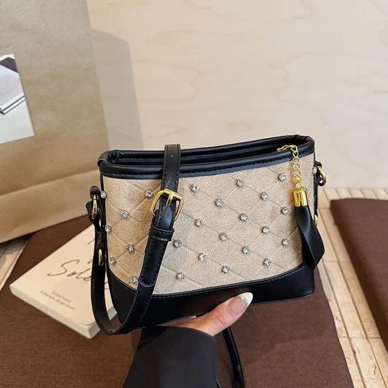 Elegant Ladies Messenger Bag Made Of Fine Leather Boasting Trendy High-End Daily Refined Look
Elegant Ladies Messenger Bag Made Of Fine Leather Boasting Trendy High-End Daily Refined Look