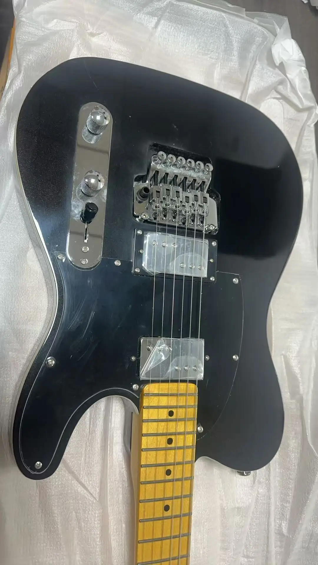 2026 hot Ul-tra Luxe Floyd Rose HH Maple Mystic Black Guitar
2026 hot Ul-tra Luxe Floyd Rose HH Maple Mystic Black Guitar