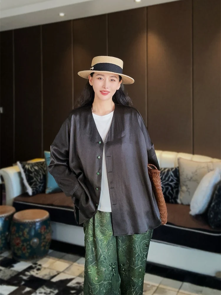 Silk V-ne irt Thin Casual Leisure Chinese Old Money Sle Flat Silk Xiangyun Silk Women's Top Buttoned Versatile irt
Silk V-ne irt Thin Casual Leisure Chinese Old Money Sle Flat Silk Xiangyun Silk Women's Top Buttoned Versatile irt