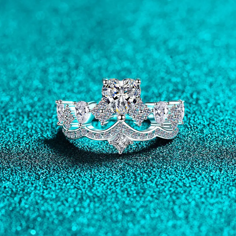 Luxurious Heart Crown 1ct Diamond Moissanite Ring for Women Exquisite Elegant Temperament Platinum PT950 Wedding Band Jewelry
Luxurious Heart Crown 1ct Diamond Moissanite Ring for Women Exquisite Elegant Temperament Platinum PT950 Wedding Band Jewelry