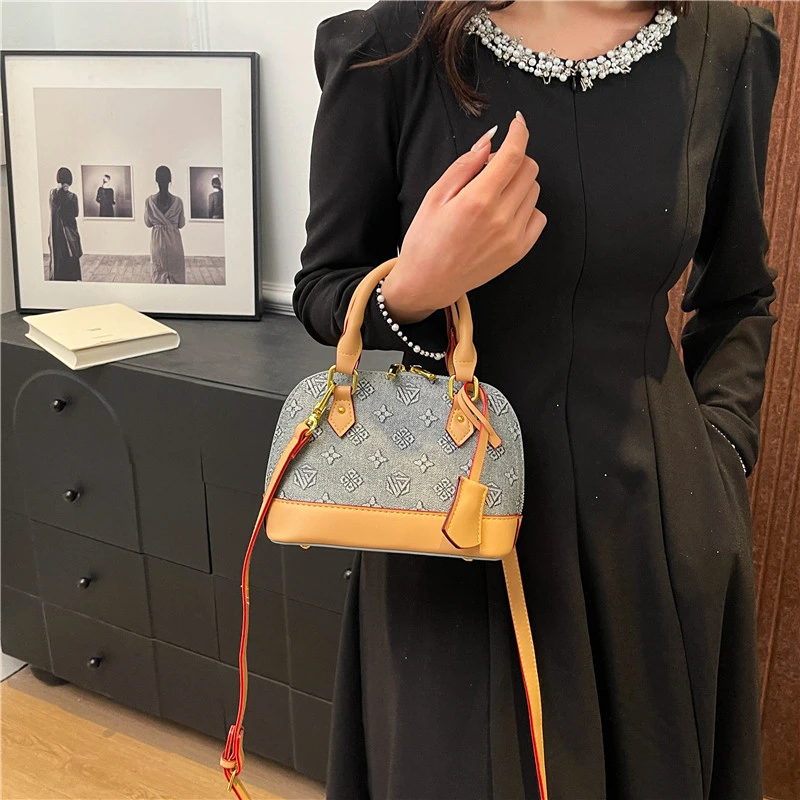 Stylish Rhinestone-Embellished Crossbody Bag - Women's Leather Shoulder Bag With Adjustable Strap & Tassel
Stylish Rhinestone-Embellished Crossbody Bag - Women's Leather Shoulder Bag With Adjustable Strap & Tassel