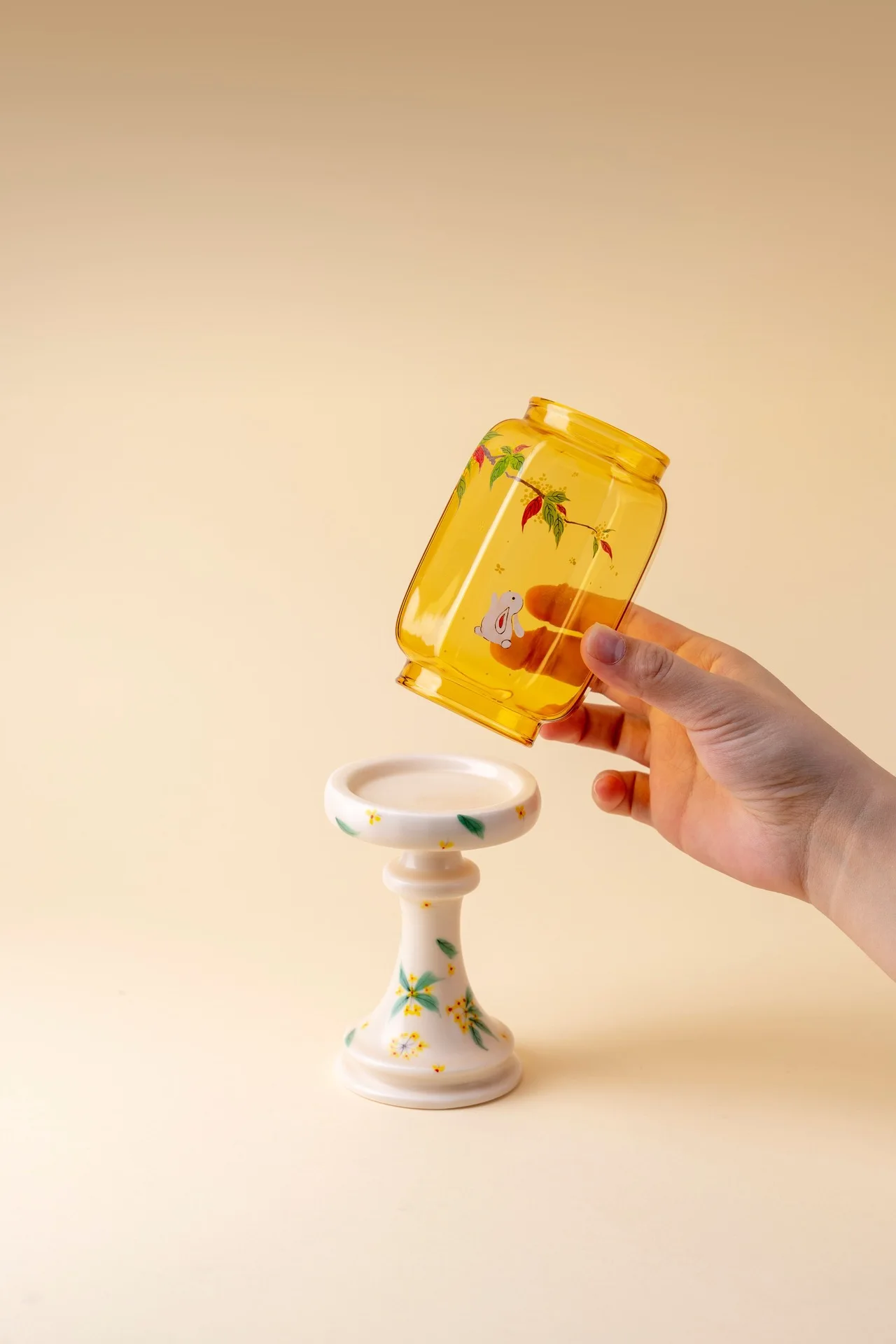 High-value Ancient Style Glass Candlestick Hand-painted Osmanthus Household Ceramic Ornaments Atmosphere Lamp Incense Holder
High-value Ancient Style Glass Candlestick Hand-painted Osmanthus Household Ceramic Ornaments Atmosphere Lamp Incense Holder