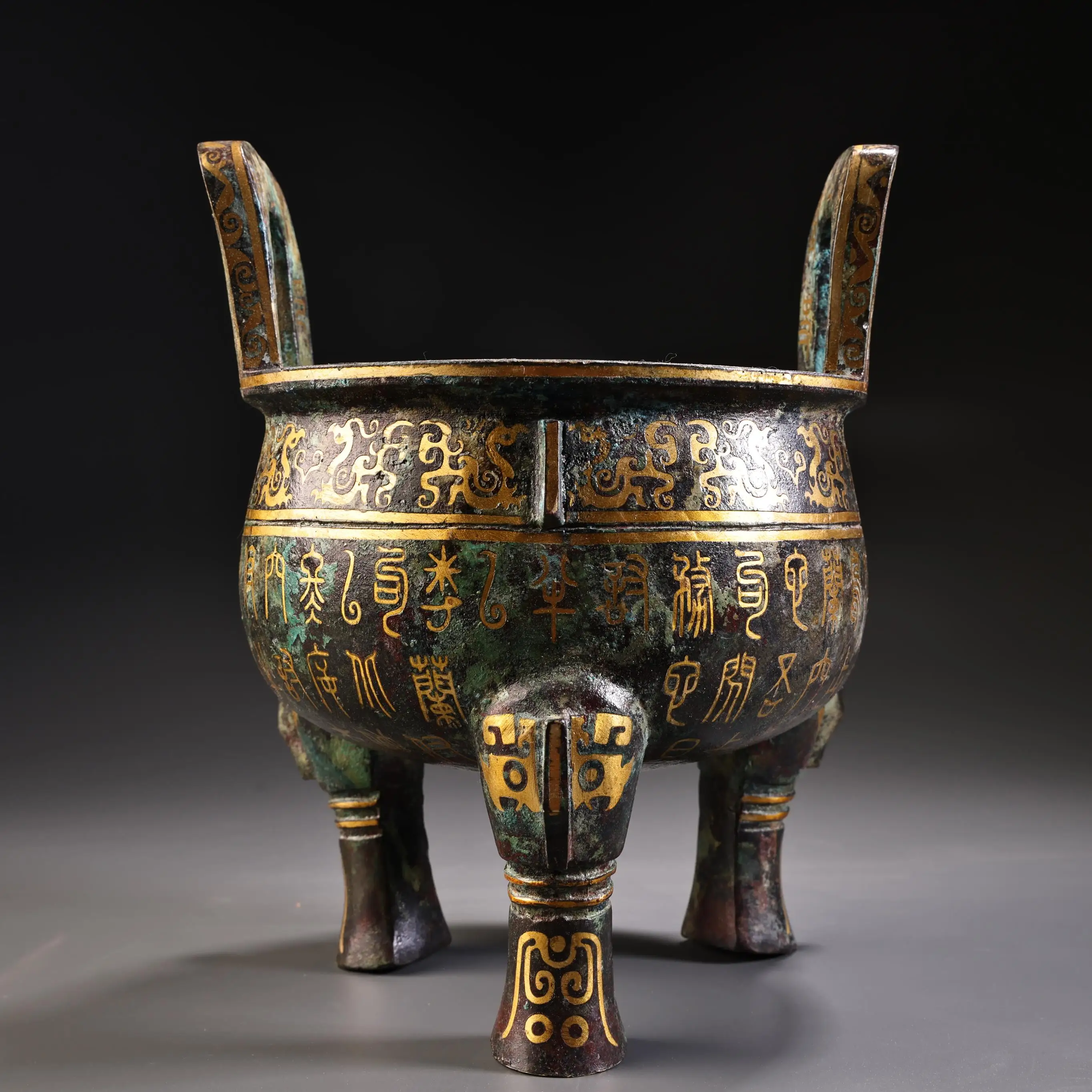 14"Tibetan Temple Collection Old Bronze Gilded Beast Texture Beast texture Inscription pattern round cauldron furnace
14"Tibetan Temple Collection Old Bronze Gilded Beast Texture Beast texture Inscription pattern round cauldron furnace