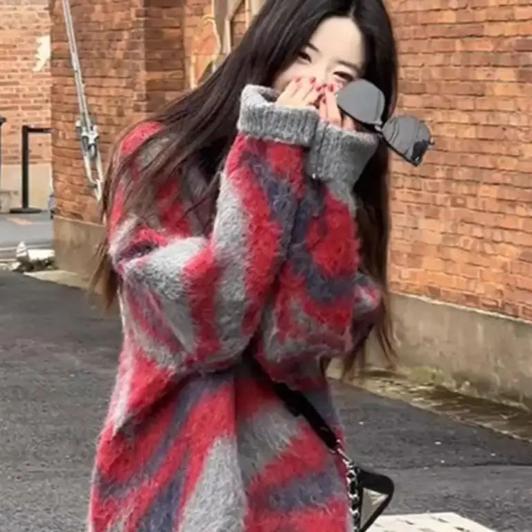 Long-Sleeved Knitted Tops In Autumn Winter Are Irregular The New Super-Large Contrast Color Casual Street Fashion Women Sweater
Long-Sleeved Knitted Tops In Autumn Winter Are Irregular The New Super-Large Contrast Color Casual Street Fashion Women Sweater