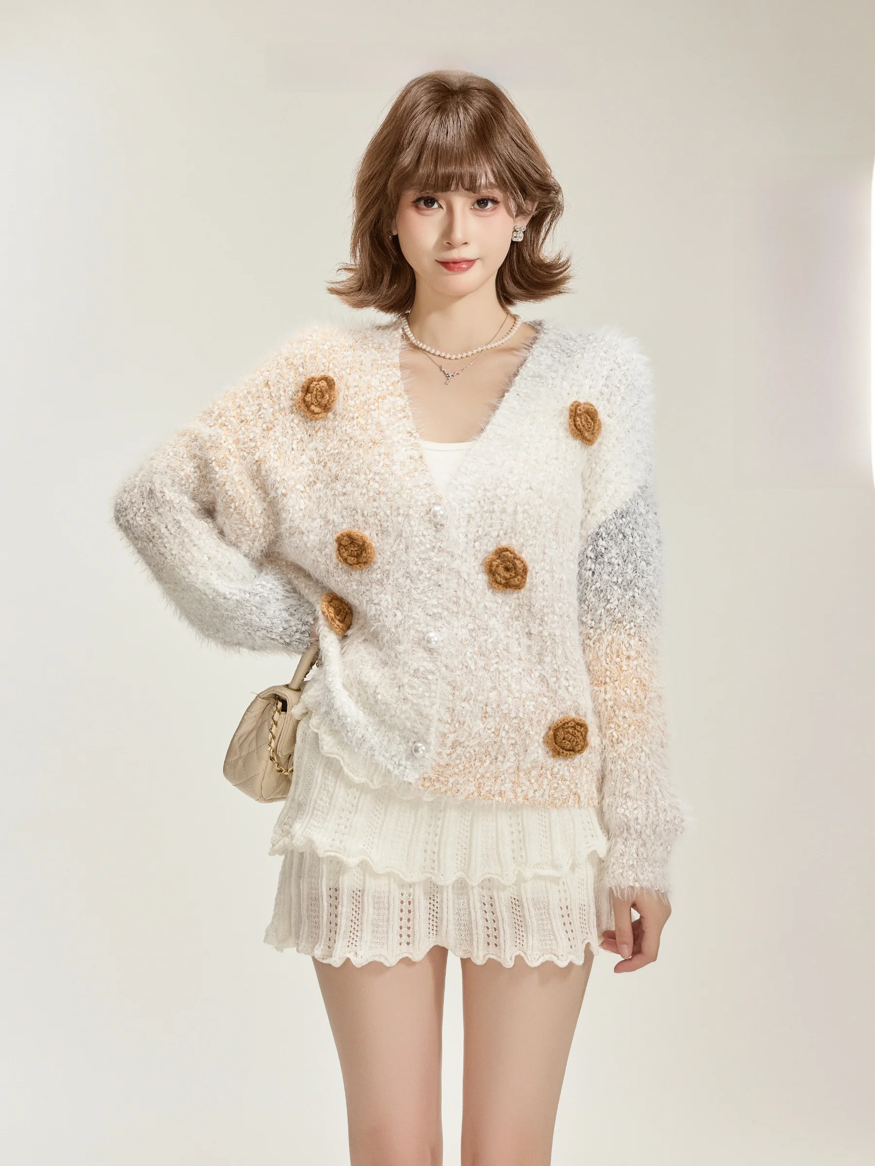 Женский вязаный кардиган с V-образным вырезом из норкового бархата, мягкий, свободного кроя, на весну, осень, зиму
Женский вязаный кардиган с V-образным вырезом из норкового бархата, мягкий, свободного кроя, на весну, осень, зиму