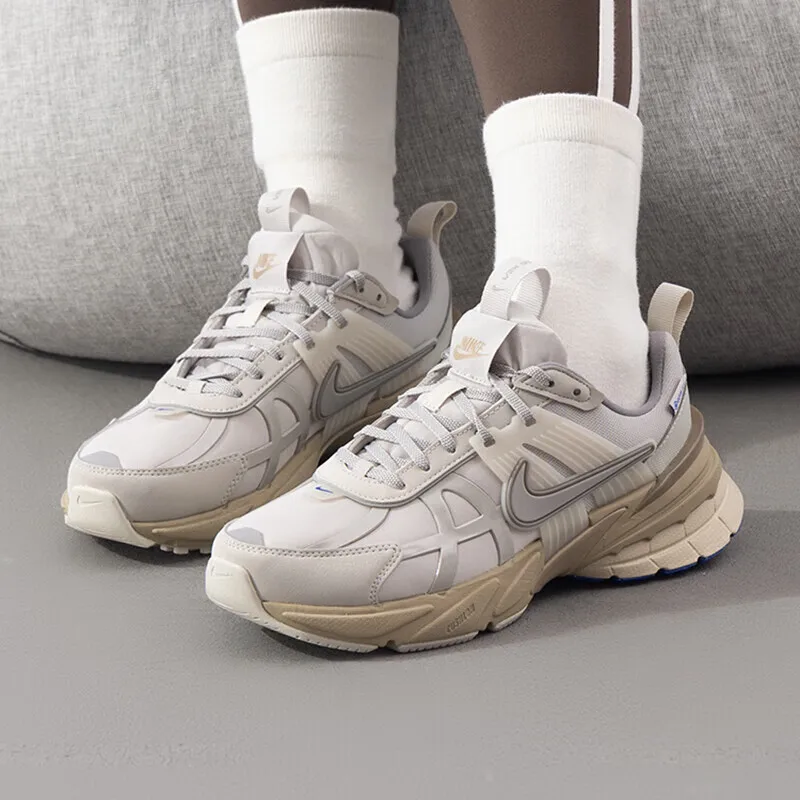 Nike women's shoes 2025 new sports shoes fashion trend running fitness training wear-resistant light casual shoes FZ2622-002
Nike women's shoes 2025 new sports shoes fashion trend running fitness training wear-resistant light casual shoes FZ2622-002
