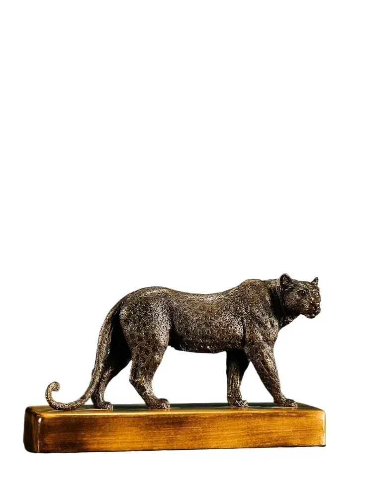 Rich all the way copper leopard ornaments Leopard crafts bronze new Chinese home living room decoration
Rich all the way copper leopard ornaments Leopard crafts bronze new Chinese home living room decoration