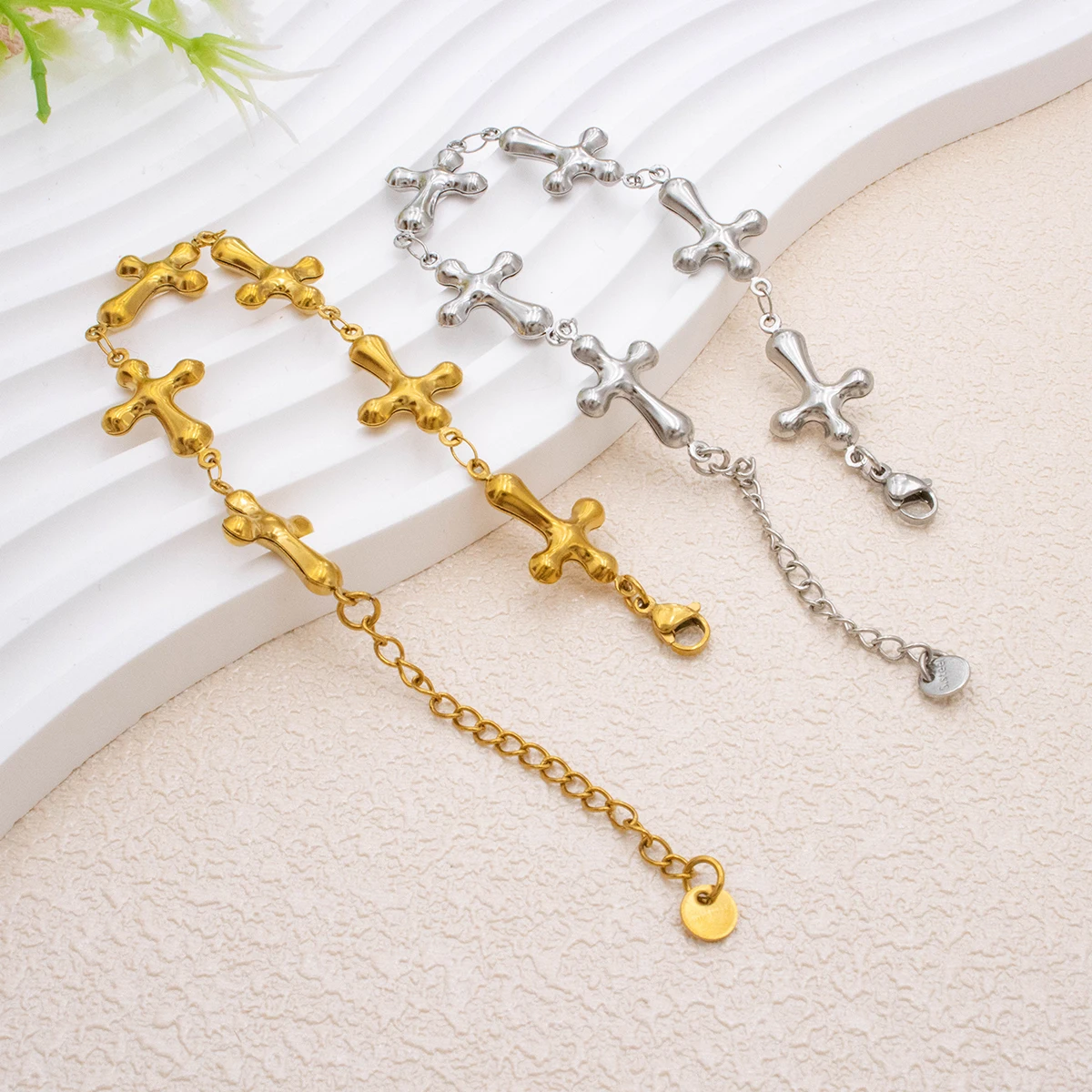 Gold Color Crucifix Bracelet Stainless Steel Jewelry Light Luxury Party Accessory for Women & Teens
Gold Color Crucifix Bracelet Stainless Steel Jewelry Light Luxury Party Accessory for Women & Teens