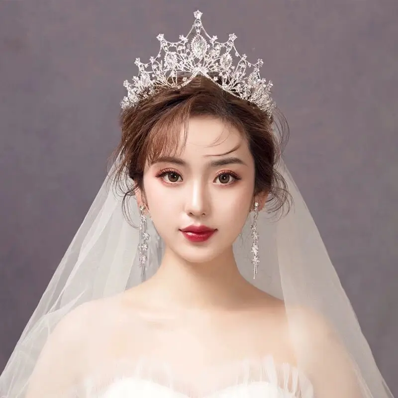Bride tiara 2023 new Korean atmosphere super fairy birthday wedding dress wedding accessories female
Bride tiara 2023 new Korean atmosphere super fairy birthday wedding dress wedding accessories female