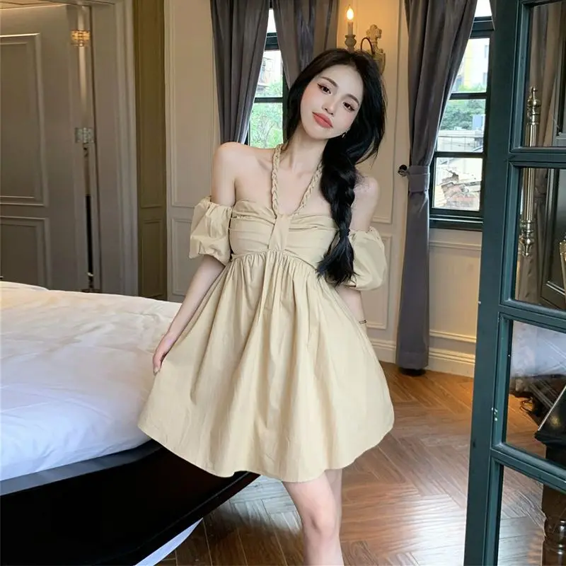 2025 New French Niche Temperament Halter Neck Sling Dress for Women in Summer Pure and Delicate Design and Age-reducing Skirt
2025 New French Niche Temperament Halter Neck Sling Dress for Women in Summer Pure and Delicate Design and Age-reducing Skirt