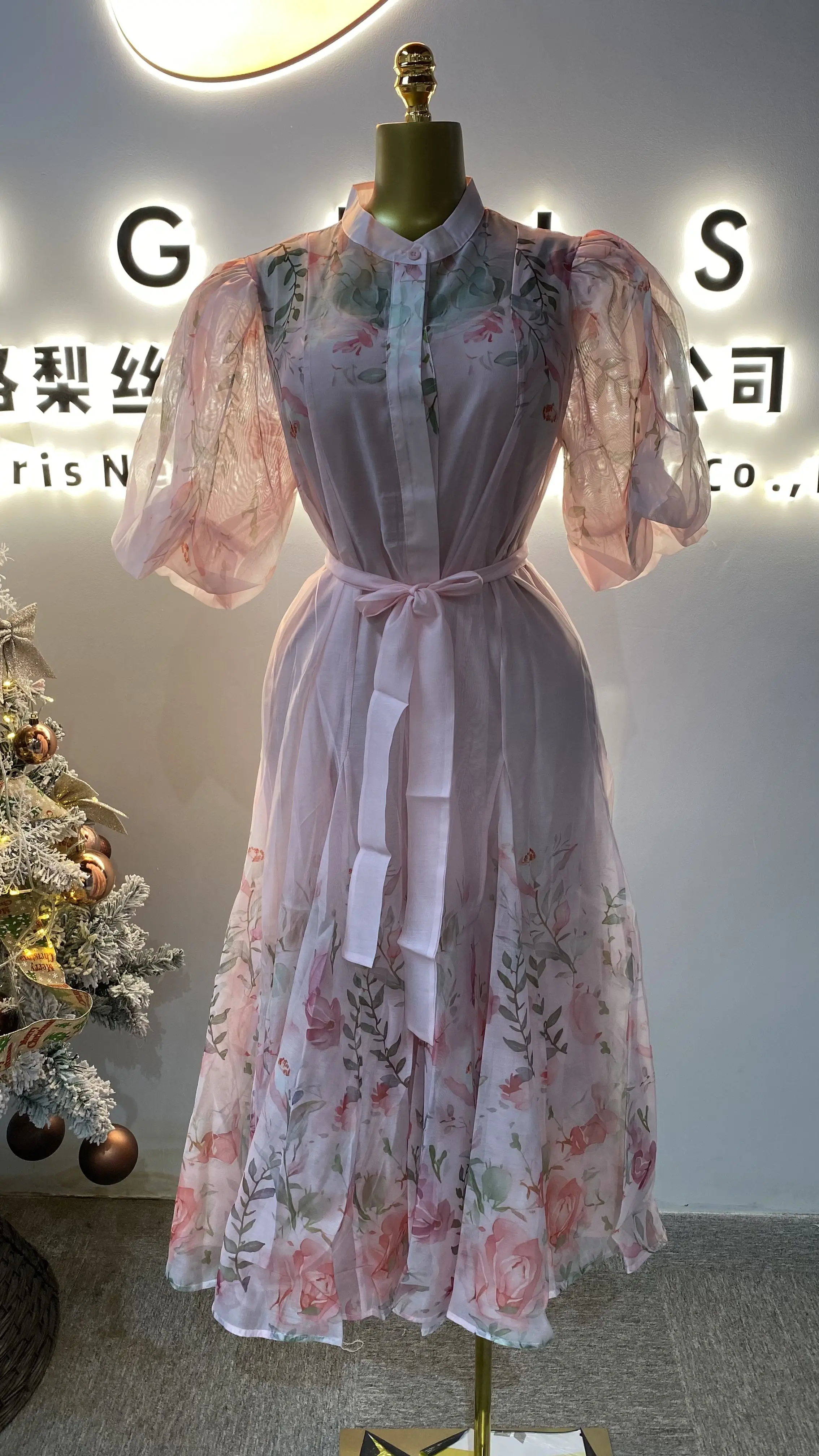 High-end women's new style palace style waist lantern sleeves printed long elegant dress-GZMM421
High-end women's new style palace style waist lantern sleeves printed long elegant dress-GZMM421