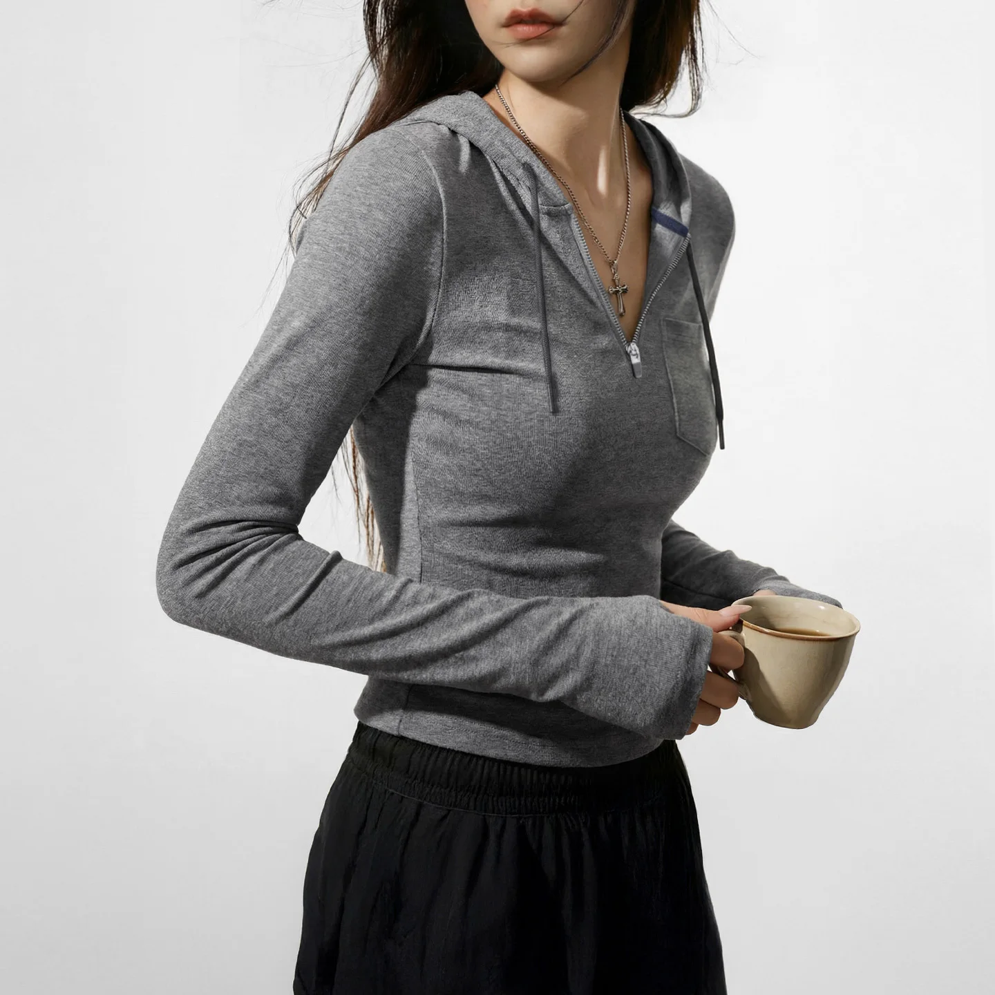 Женская укороченная футболка Maden с капюшоном, V-образным вырезом, длинными рукавами, облегающая, базовая, повседневная, весенняя, с отверстиями для больших пальцев на манжетах, для повседневной носки
Женская укороченная футболка Maden с капюшоном, V-образным вырезом, длинными рукавами, облегающая, базовая, повседневная, весенняя, с отверстиями для больших пальцев на манжетах, для повседневной носки