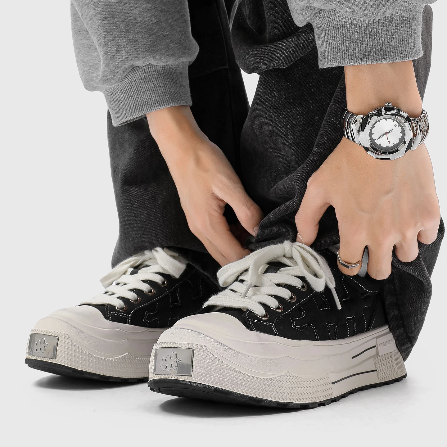 New Hot Selling Fashionable Couple'S Canvas Shoes Thick Soled Height Increasing Board Shoes Wear-Resistant Rubber Casual Shoes
New Hot Selling Fashionable Couple'S Canvas Shoes Thick Soled Height Increasing Board Shoes Wear-Resistant Rubber Casual Shoes