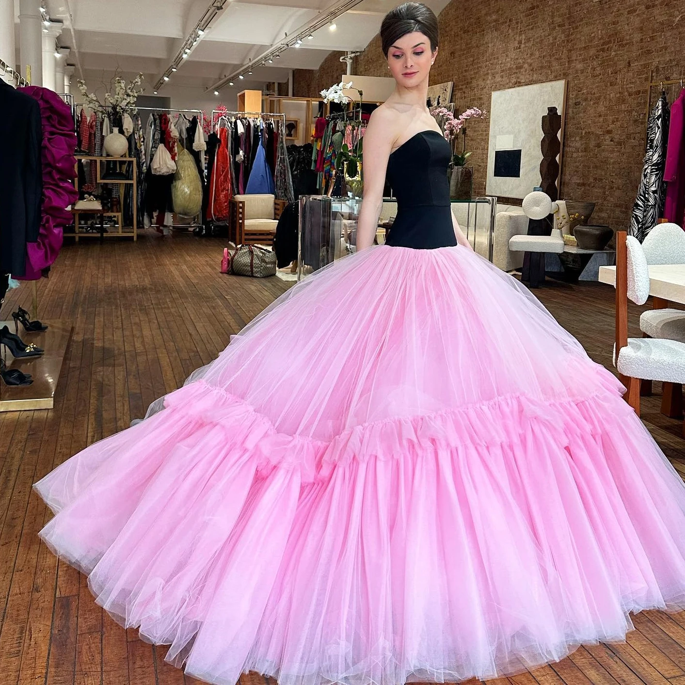 Exaggerated Puffy Tulle Prom Maxi Skirt Ball Gown 11 layers Tulle Women Evening Party Skirt Special Occasion Wear Long Skirt
Exaggerated Puffy Tulle Prom Maxi Skirt Ball Gown 11 layers Tulle Women Evening Party Skirt Special Occasion Wear Long Skirt