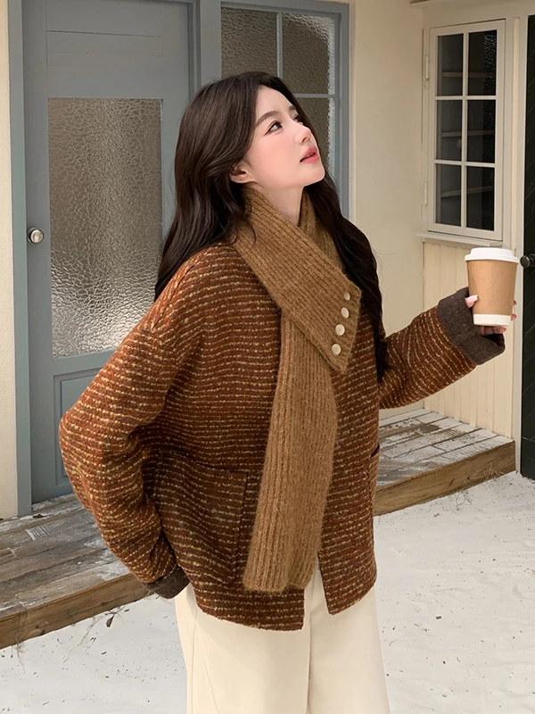 Карамельное полосатое шерстяное пальто для женщин, осенне-зимнее, новое, теплое, с шарфом, двустороннее, из шерстяного твида, в корейском стиле, для повседневной носки
Карамельное полосатое шерстяное пальто для женщин, осенне-зимнее, новое, теплое, с шарфом, двустороннее, из шерстяного твида, в корейском стиле, для повседневной носки