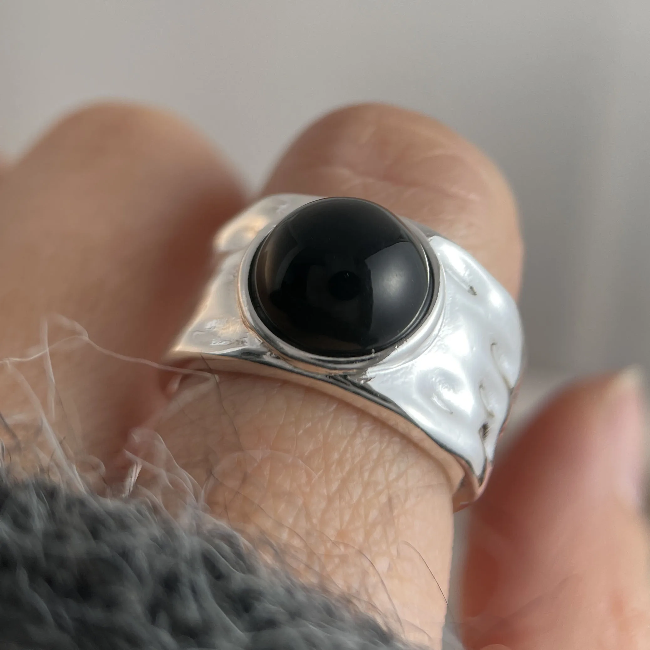 925 Sterling Silver Finger Rings for Women Black Stone Couple Minimalist Ring Party Jewelry Gift Prevent Allergy
925 Sterling Silver Finger Rings for Women Black Stone Couple Minimalist Ring Party Jewelry Gift Prevent Allergy