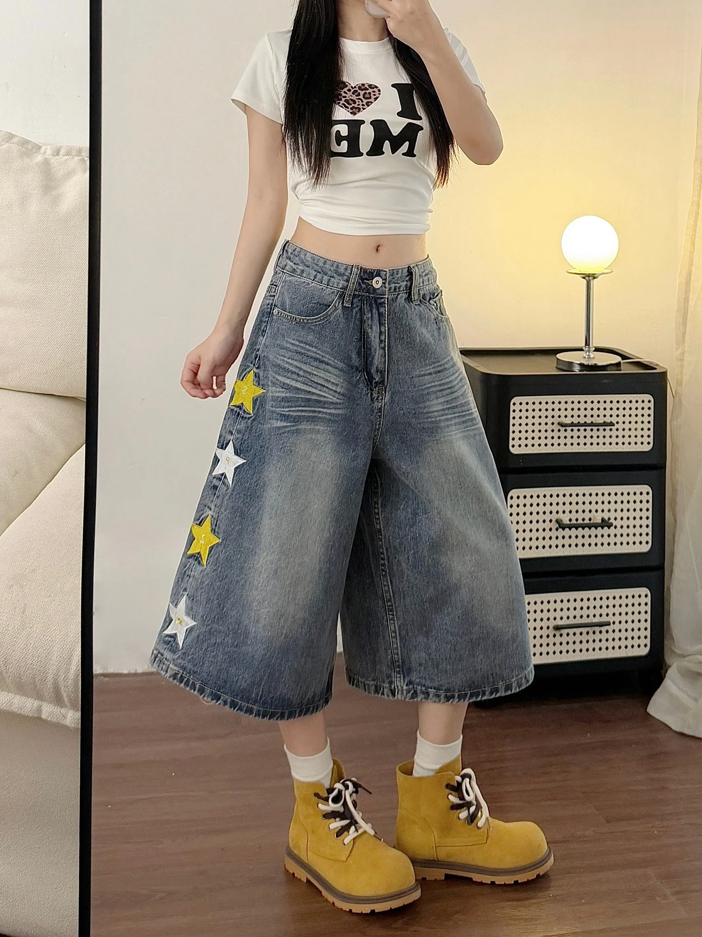 American Retro Hole Seven-Five Denim Shorts High Waist Conceal Meat Slimming Mid-Waist Wide-Leg Shorts for Women Summer
American Retro Hole Seven-Five Denim Shorts High Waist Conceal Meat Slimming Mid-Waist Wide-Leg Shorts for Women Summer