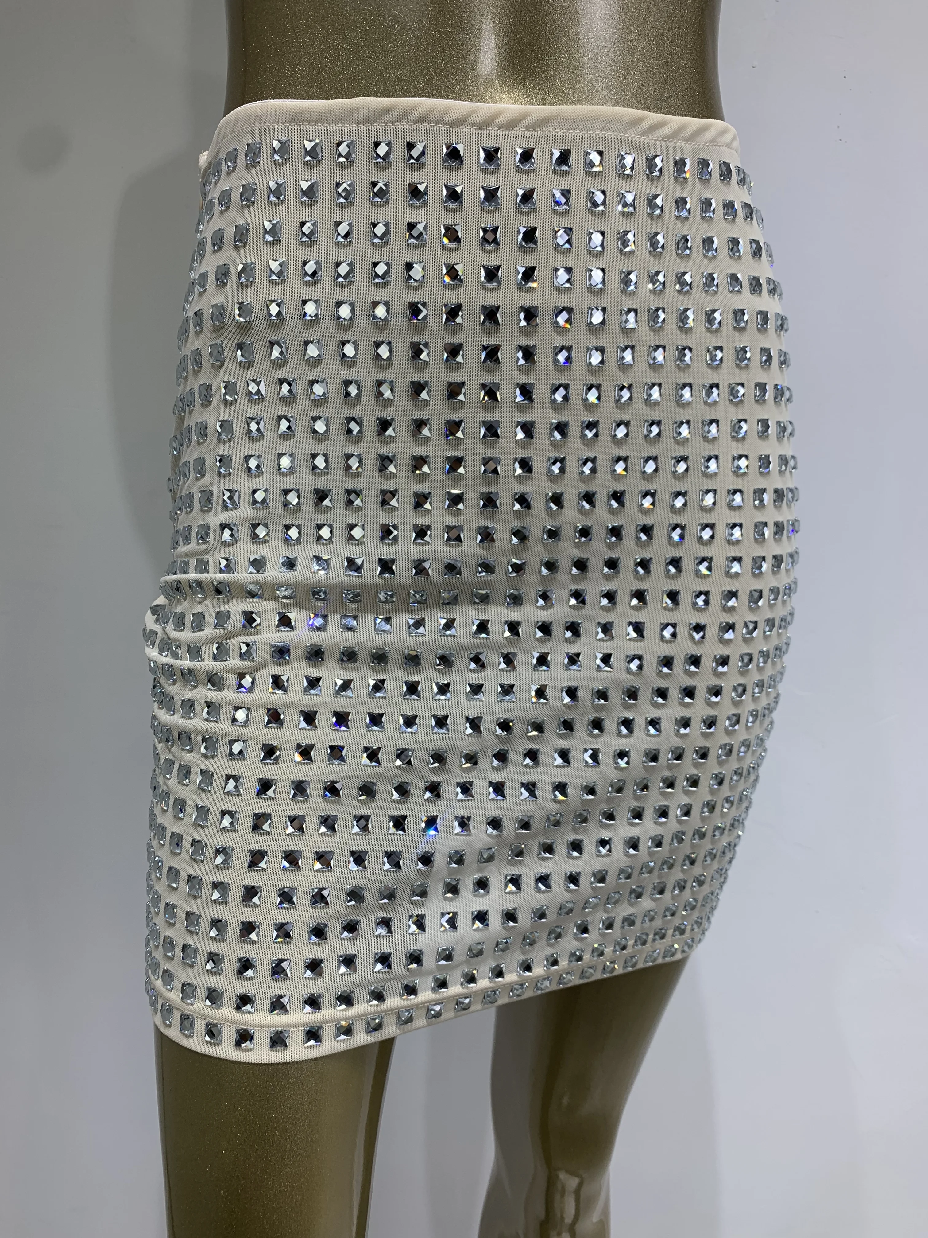 Summer New 2024 Women Nude Mesh Crystal Skirt INS Designer Stage Costume Sparkly Mini Party Skirt
Summer New 2024 Women Nude Mesh Crystal Skirt INS Designer Stage Costume Sparkly Mini Party Skirt