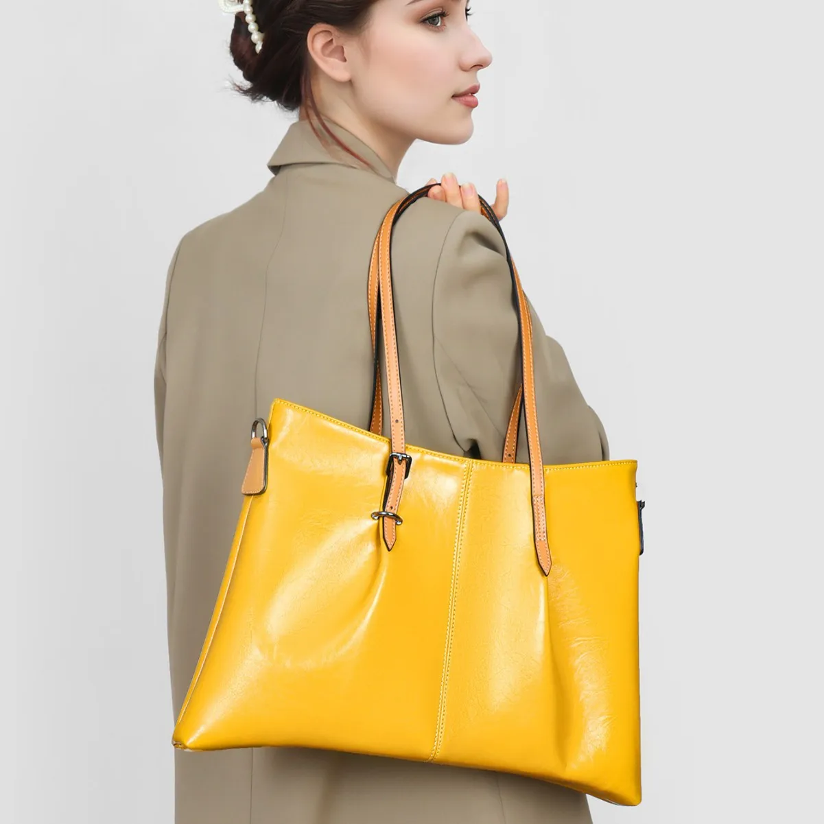 100% Genuine Leather Fashionable Diaper Bag Women Messenger Nappy Bag for Travel Shopping Party Work
100% Genuine Leather Fashionable Diaper Bag Women Messenger Nappy Bag for Travel Shopping Party Work