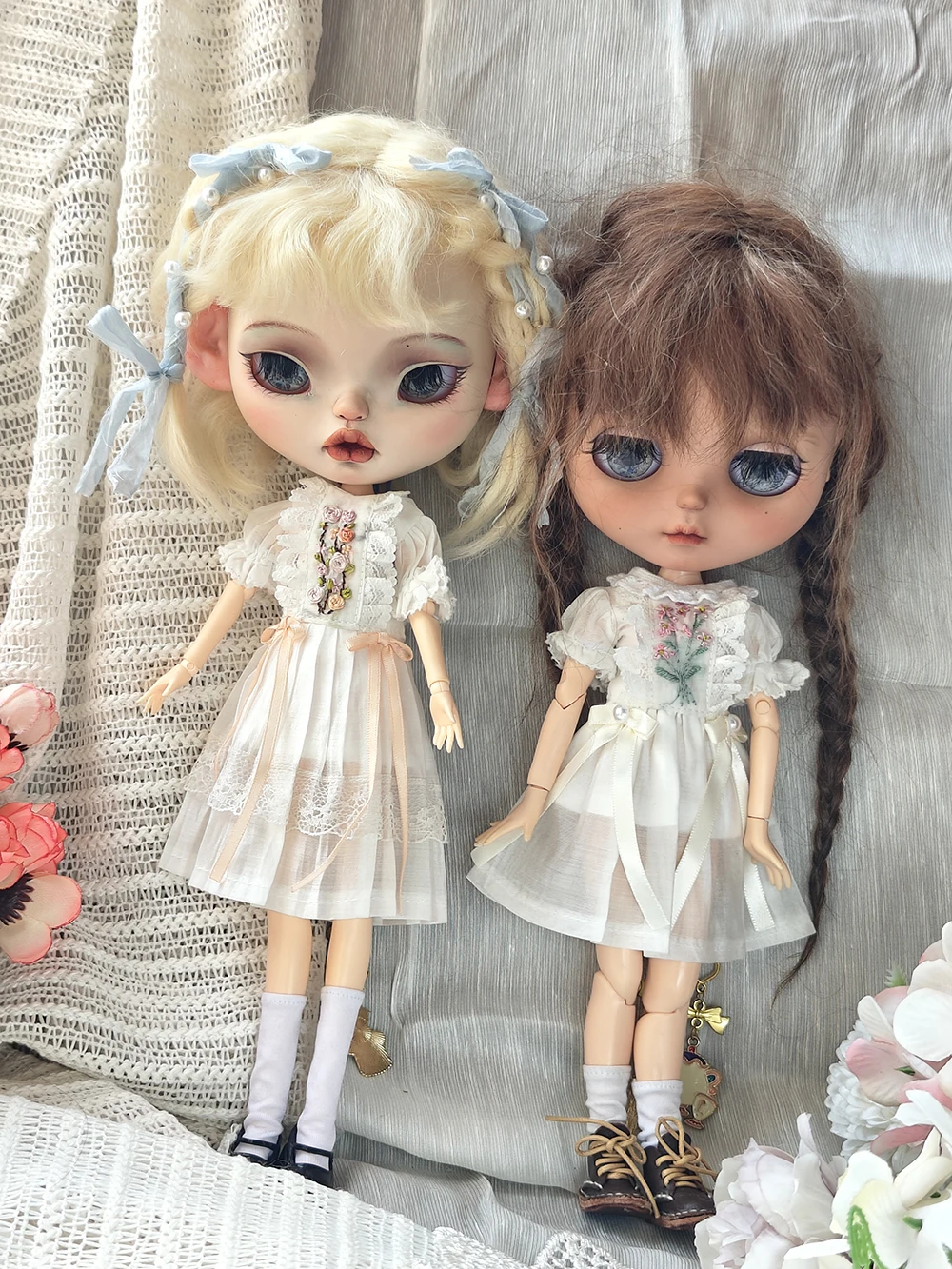 Blythe dolls Clothes Cute white embroidered vintage lace dress Clothes for Ymy Licca Azones Ob22 24 27 YMY Doll Accessories
Blythe dolls Clothes Cute white embroidered vintage lace dress Clothes for Ymy Licca Azones Ob22 24 27 YMY Doll Accessories