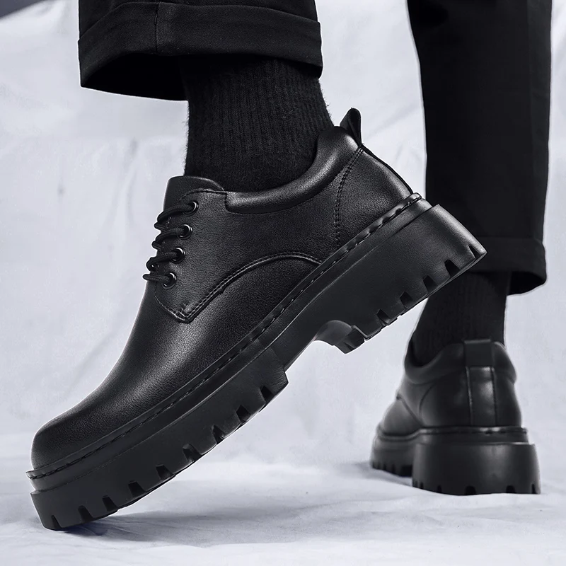 Черные мужские кожаные туфли на толстой подошве в стиле ретро, минималистичный универсальный дизайн, офисная модная вечеринка, классическая роскошная обувь для взрослых
Черные мужские кожаные туфли на толстой подошве в стиле ретро, минималистичный универсальный дизайн, офисная модная вечеринка, классическая роскошная обувь для взрослых