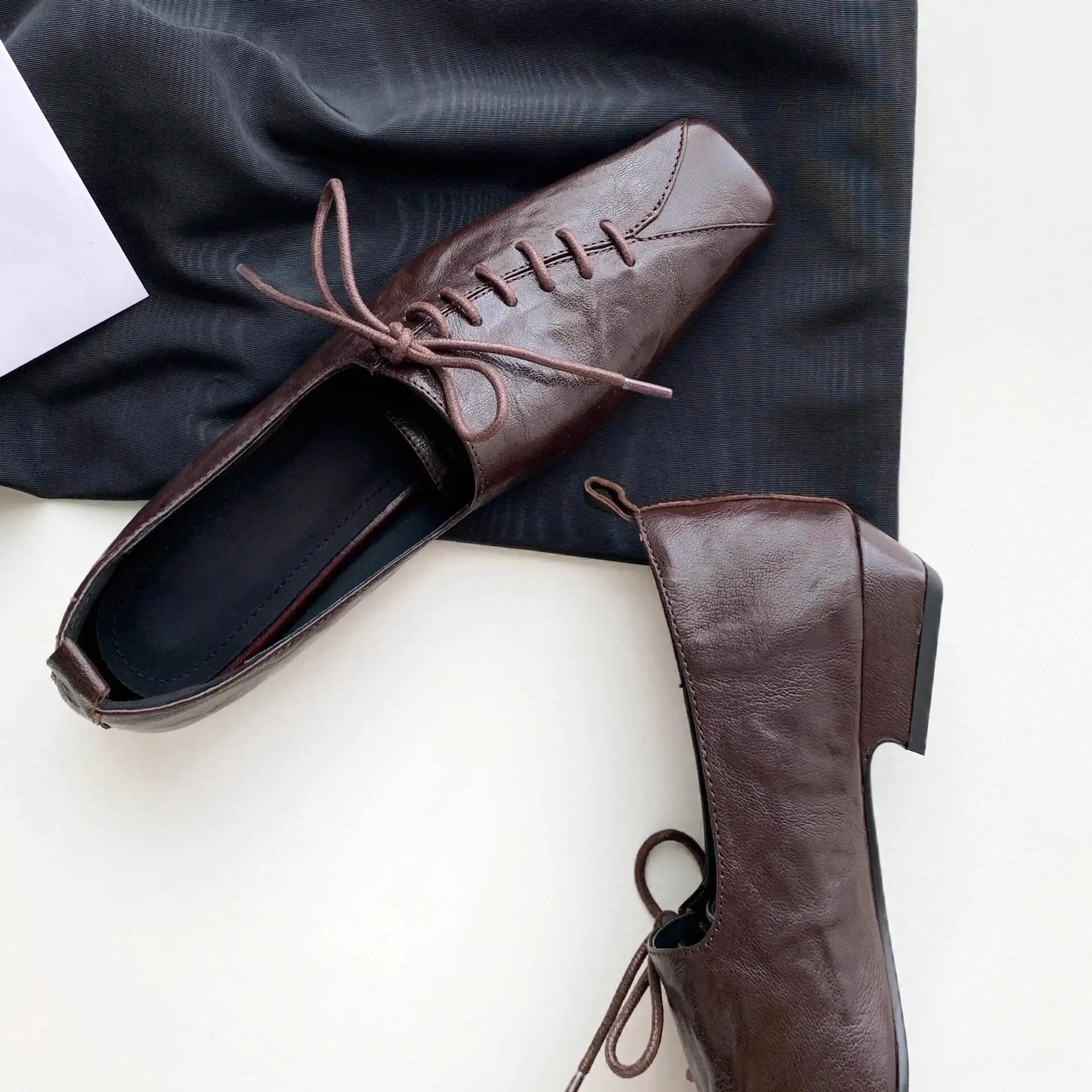 Sheepskin Version Leather Retro Square Head Single Women's Flat 2026 New Versatile British Style Lace-up Small Leather Shoes
Sheepskin Version Leather Retro Square Head Single Women's Flat 2026 New Versatile British Style Lace-up Small Leather Shoes