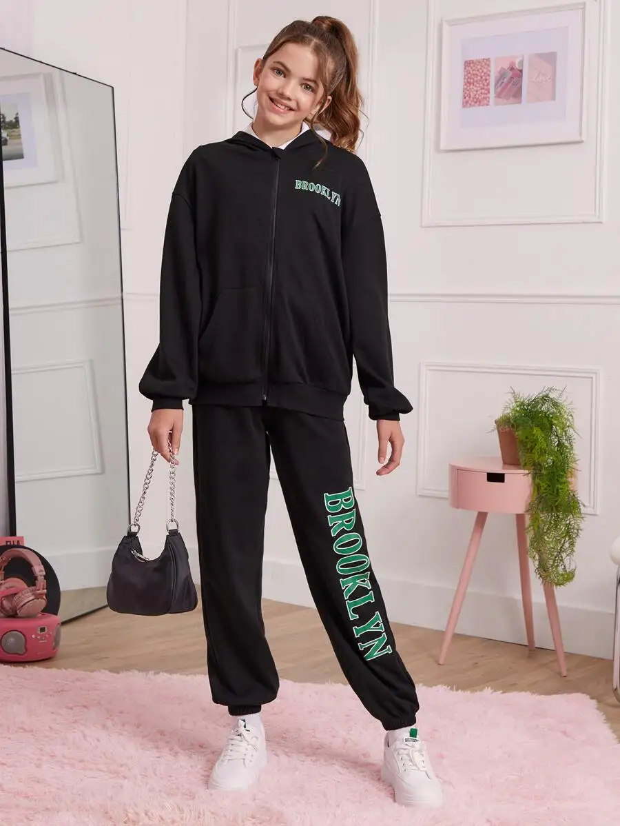 Black Letter Graphic Zip Up Hoodie And Sweatpants Set
Black Letter Graphic Zip Up Hoodie And Sweatpants Set