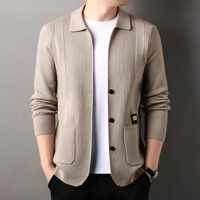 Trend letter embossed knitted men button cardigan high-end brand autumn new casual simple pocket solid color lapel sweater coat
Trend letter embossed knitted men button cardigan high-end brand autumn new casual simple pocket solid color lapel sweater coat