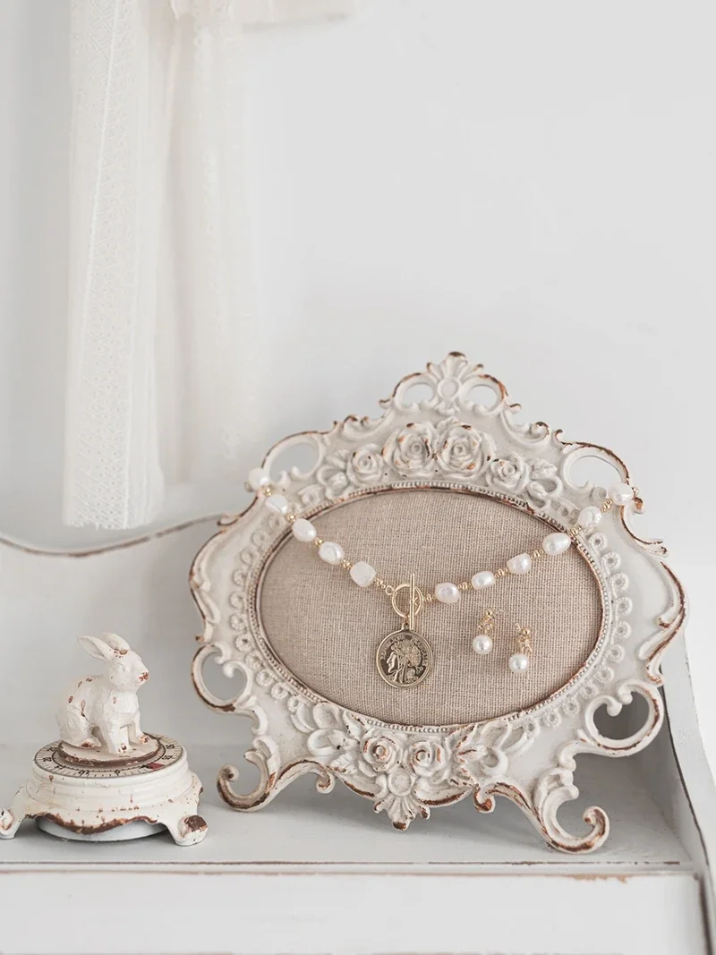 French retro jewelry rack desktop ornament white antique style vintage necklace earrings photo frame jewelry rack
French retro jewelry rack desktop ornament white antique style vintage necklace earrings photo frame jewelry rack