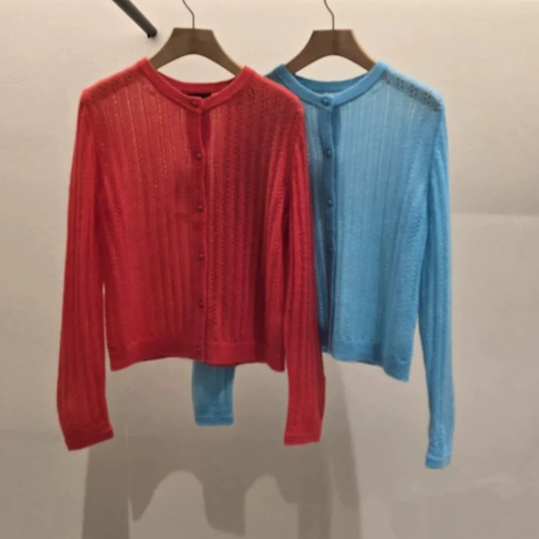 Korean Single LAT*25 Spring Simple Faion Versatile Hollow Knitted Long Sve round Ne Open Cardigan Women's Knitted Sweater
Korean Single LAT*25 Spring Simple Faion Versatile Hollow Knitted Long Sve round Ne Open Cardigan Women's Knitted Sweater