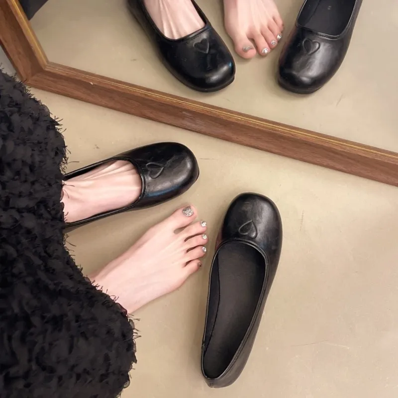 Women's Slip-On Vintage Flats Shallow Mary Janes Soft Sole Comfortable Casual Shoes for Daily Wear Heart Embossing
Women's Slip-On Vintage Flats Shallow Mary Janes Soft Sole Comfortable Casual Shoes for Daily Wear Heart Embossing