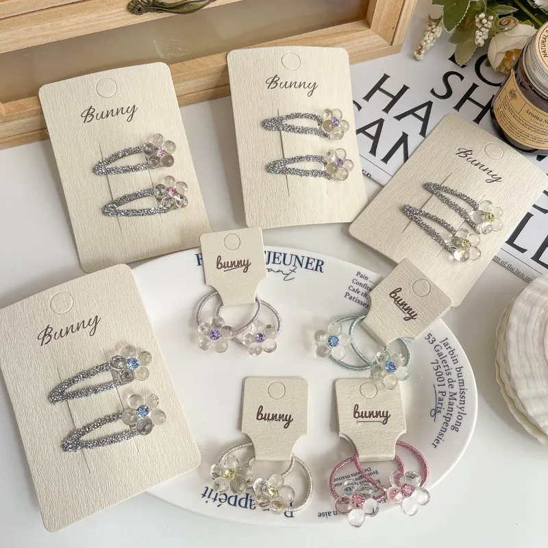 Round Rhinestone Transparent Flower BB Clip and Hair Tie Versatile for Girls Side Fringe Glitter Ponytail Holder Soft Elastic
Round Rhinestone Transparent Flower BB Clip and Hair Tie Versatile for Girls Side Fringe Glitter Ponytail Holder Soft Elastic