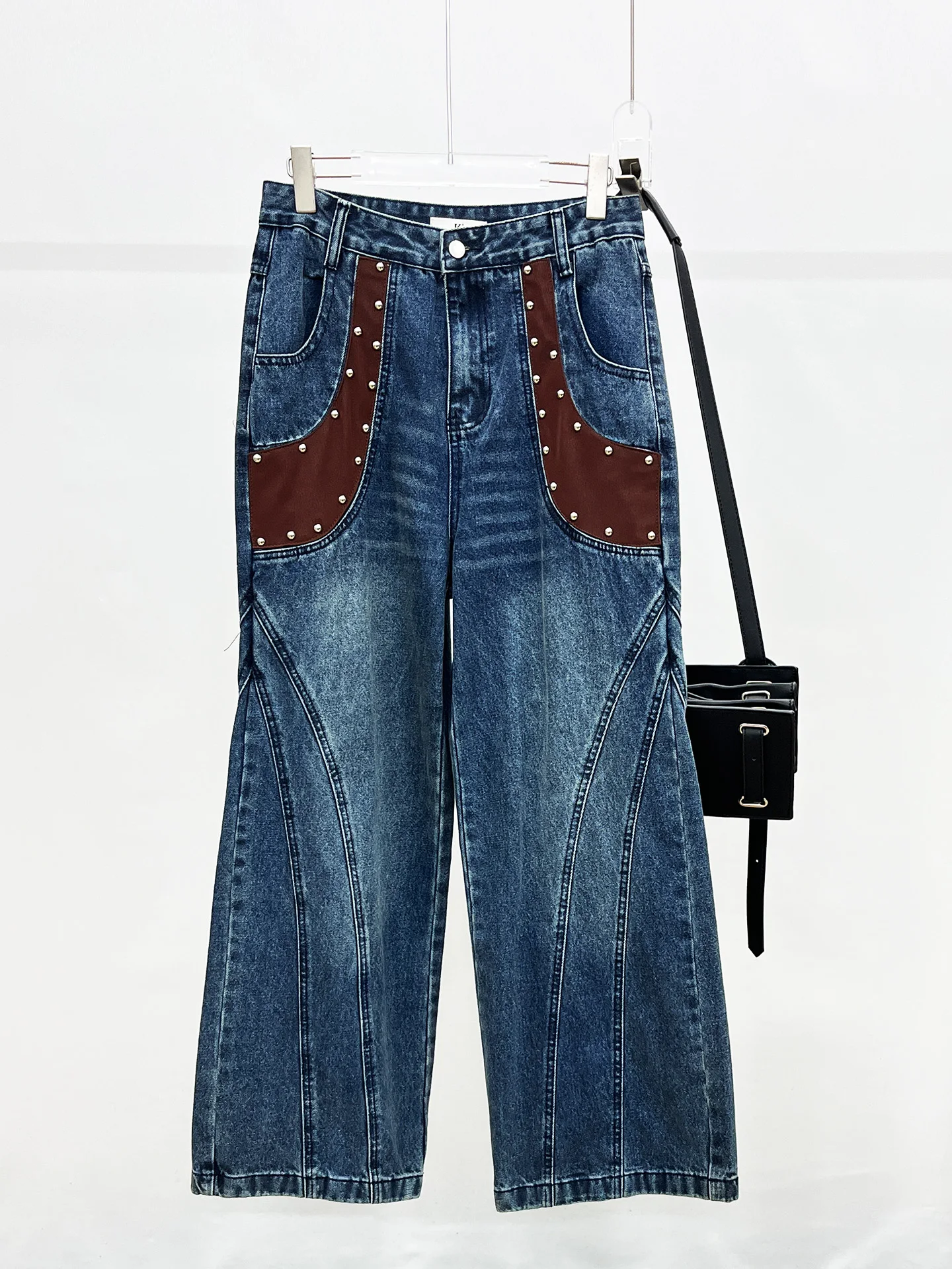 Retro American Splicing Rivet Design Waed Denim Casual Straight Leg Wide Leg Long Pants for Men Trendy Loose Fit Jeans
Retro American Splicing Rivet Design Waed Denim Casual Straight Leg Wide Leg Long Pants for Men Trendy Loose Fit Jeans