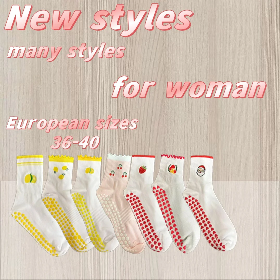 European sizes 36-40, 1/2 Pairs Christmas Fruit Embroidery New Knit Mid-Calf Yoga Socks with Rubberized Bottom
European sizes 36-40, 1/2 Pairs Christmas Fruit Embroidery New Knit Mid-Calf Yoga Socks with Rubberized Bottom