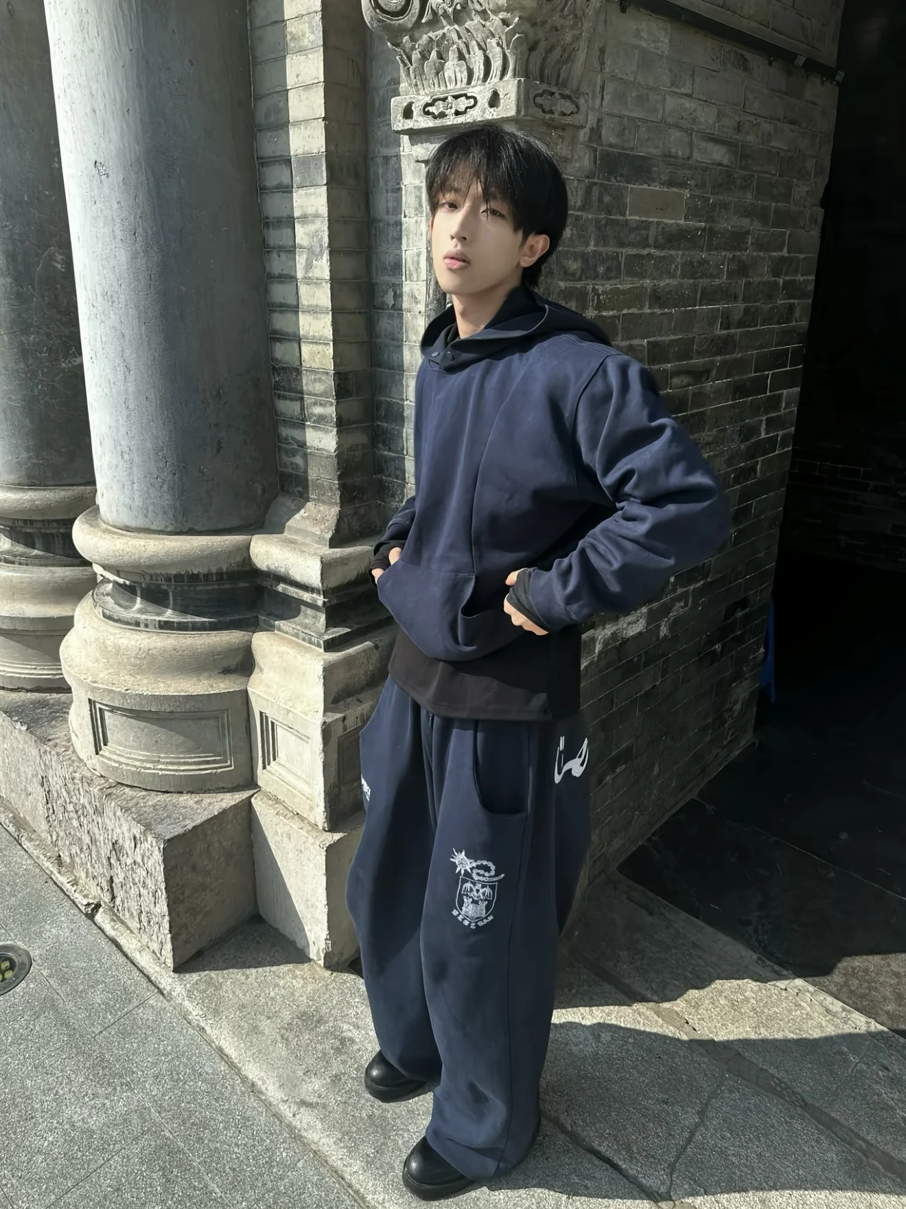 American Retro Bat Castle Embroidery Wide Leg Pants Sports Casual Loose Match Heavy Dstring Sweatpants for Men And Women
American Retro Bat Castle Embroidery Wide Leg Pants Sports Casual Loose Match Heavy Dstring Sweatpants for Men And Women