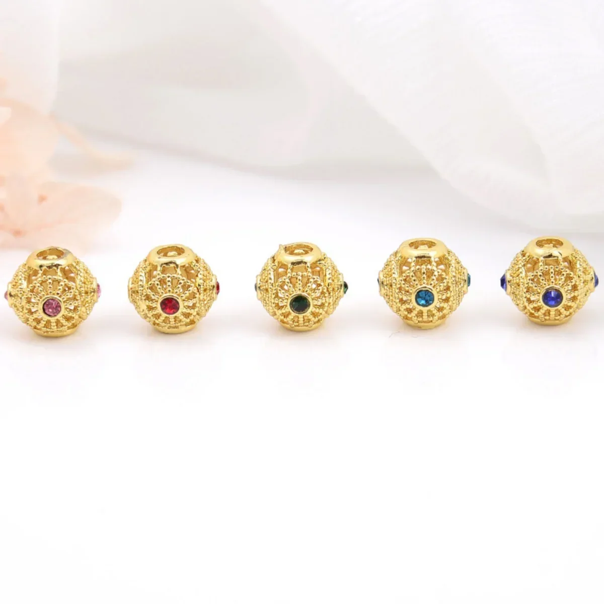 5 Pieces Women's Copper Plated Gold Jewellery Round Hollow Loose Beads DIY Bracelet Jewellery Accessories Spacer Beads Wholesale
5 Pieces Women's Copper Plated Gold Jewellery Round Hollow Loose Beads DIY Bracelet Jewellery Accessories Spacer Beads Wholesale