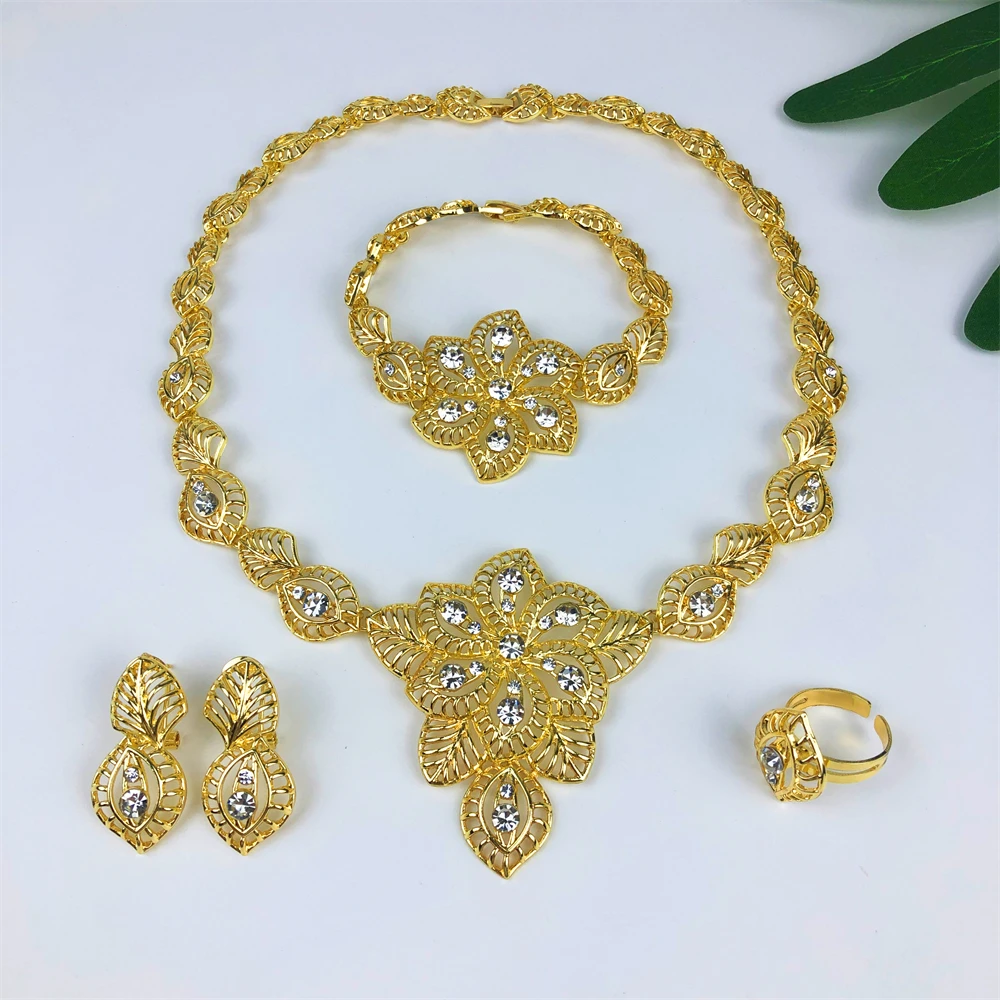 TITI африканский комплект ювелирных изделий с большим цветком, Дубай, Нигерия, свадебные подарки, 18-каратное позолоченное большое ожерелье с подвеской, браслет, серьги, кольца
TITI африканский комплект ювелирных изделий с большим цветком, Дубай, Нигерия, свадебные подарки, 18-каратное позолоченное большое ожерелье с подвеской, браслет, серьги, кольца