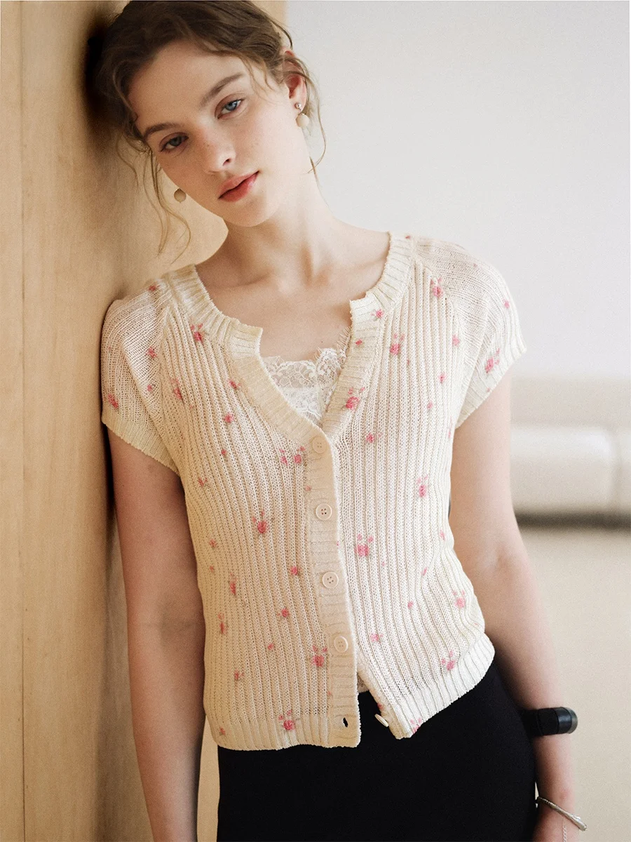 Even Vintage Sweet Floral Print V-Neck Short Sleeve Knitted Texture Stripe Women's Top Fashionable Retro Style Spring Collection
Even Vintage Sweet Floral Print V-Neck Short Sleeve Knitted Texture Stripe Women's Top Fashionable Retro Style Spring Collection