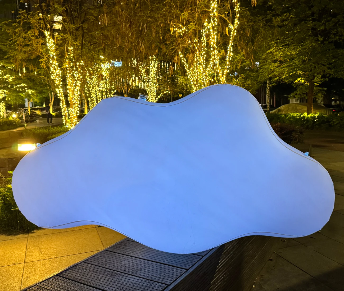 Giant Cloud Balloons Hanging with LED Light Inflatable Cloud Decoration for Event, Exhibition, Party, Trade show
Giant Cloud Balloons Hanging with LED Light Inflatable Cloud Decoration for Event, Exhibition, Party, Trade show