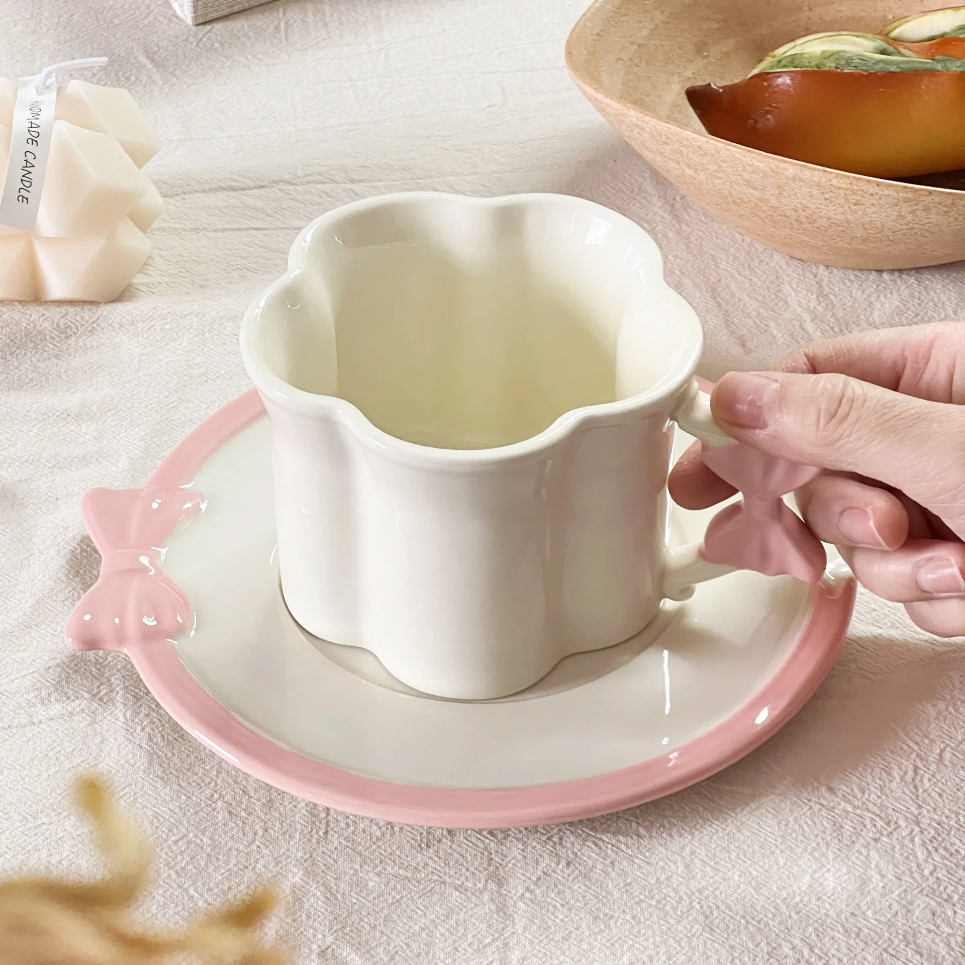 DS Cream Wind Bow Mug Creative High Value Couple Ceramic Mug Saucer Household Coffee Mug Female
DS Cream Wind Bow Mug Creative High Value Couple Ceramic Mug Saucer Household Coffee Mug Female
