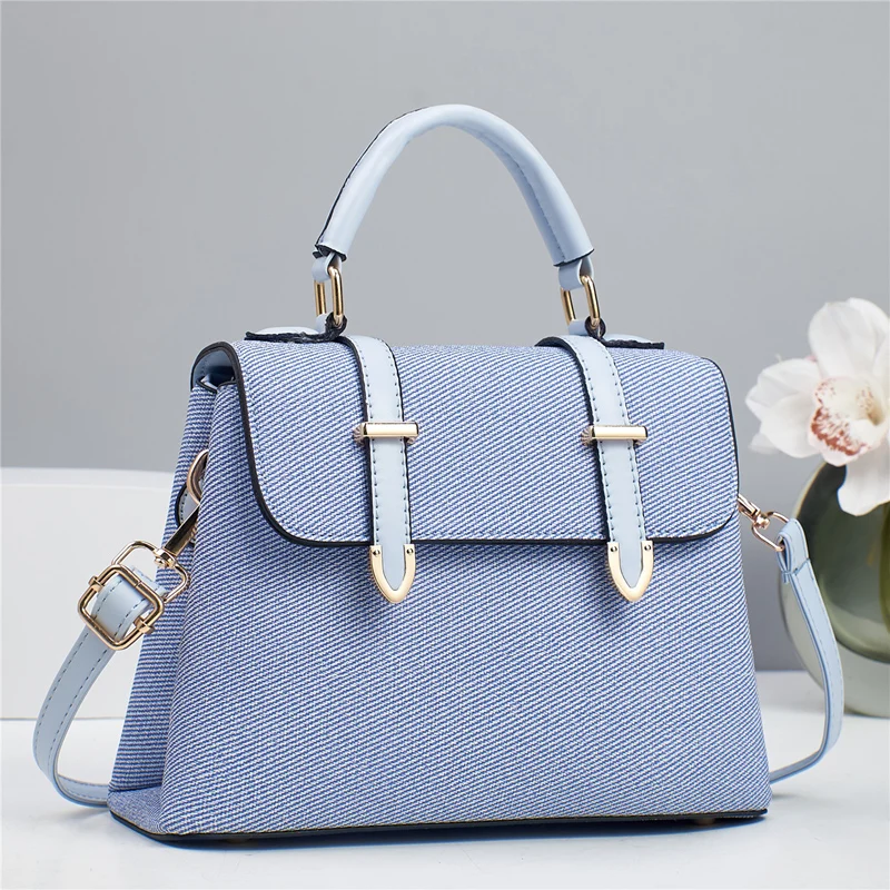 TRAVEASY Brand 2025 New Arrival Checkered Handbag Women Large Capacity Luxury Designer Tote Shoulder Bag Stylish Casual Purse
TRAVEASY Brand 2025 New Arrival Checkered Handbag Women Large Capacity Luxury Designer Tote Shoulder Bag Stylish Casual Purse