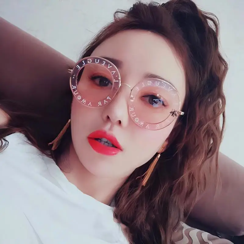 2024 New Trendy Letter Sunglasses Retro Round Frame Hundred Sunglasses Fashion Street Shoot Outdoor Seaside Sunscreen Glasses
2024 New Trendy Letter Sunglasses Retro Round Frame Hundred Sunglasses Fashion Street Shoot Outdoor Seaside Sunscreen Glasses