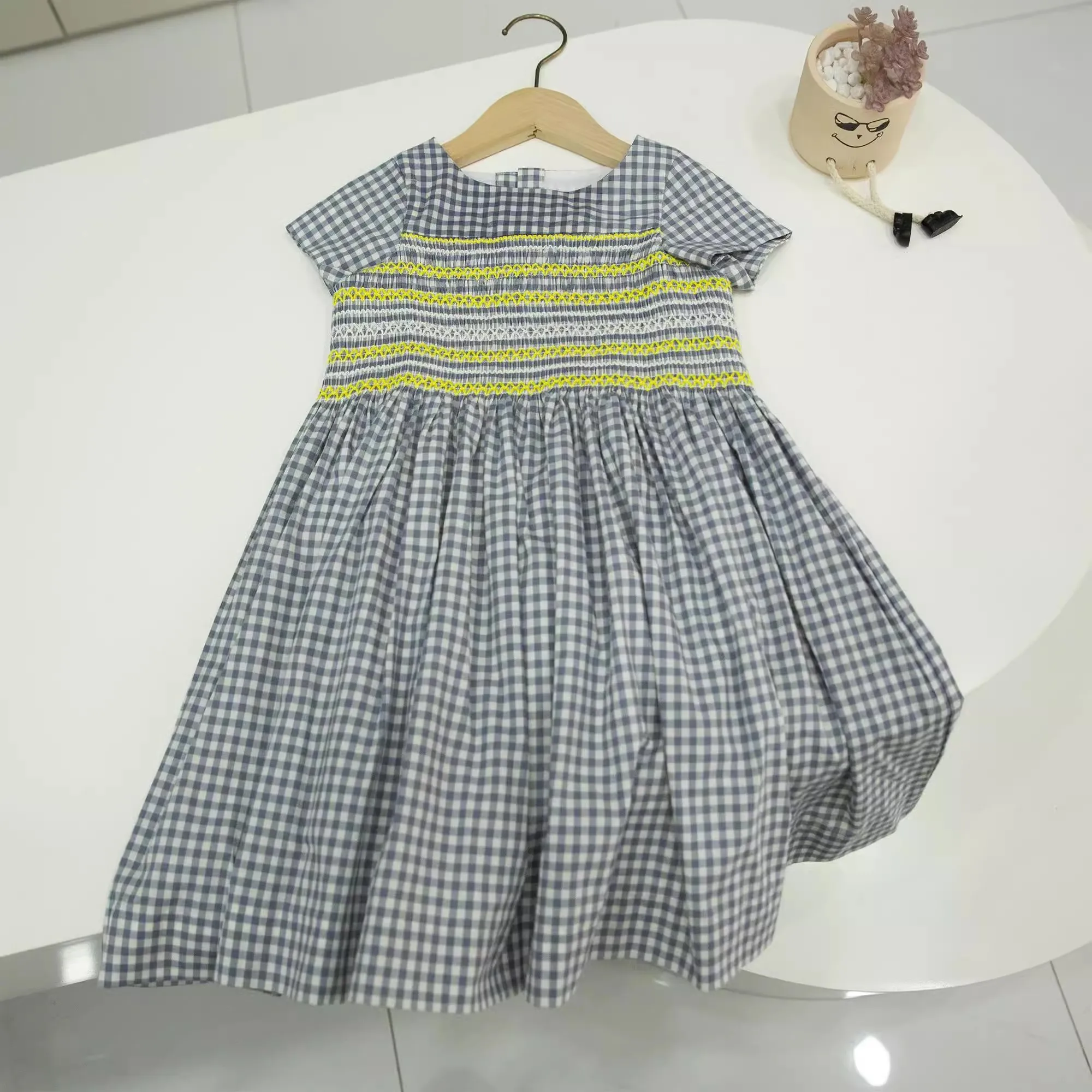 2025 Summer Girls Smocked Dress Handmade Embroidered Gown Princess Dresses Long Sleeve Top T-Shirt Elegant Peter Collar Outfit
2025 Summer Girls Smocked Dress Handmade Embroidered Gown Princess Dresses Long Sleeve Top T-Shirt Elegant Peter Collar Outfit