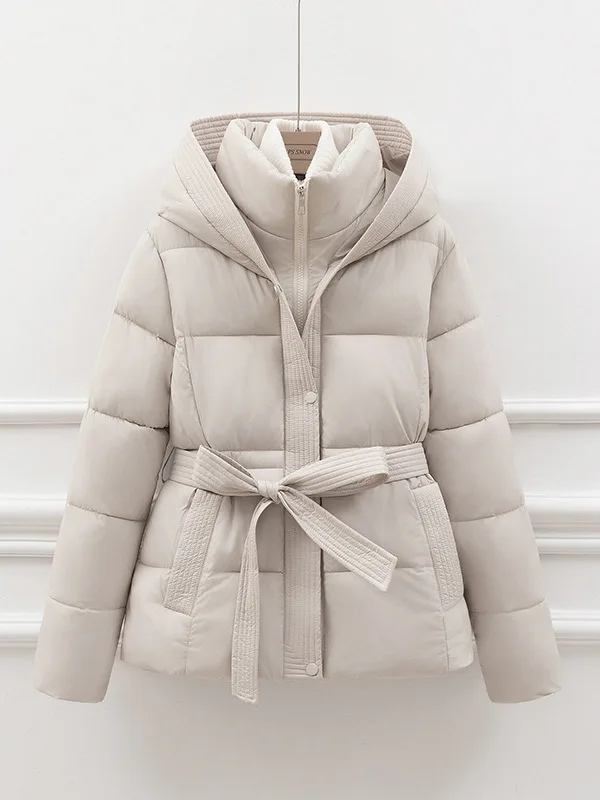 Новая женская зимняя утепленная куртка с капюшоном, теплая, приталенная, с регулировкой талии, в корейском стиле, из хлопка
Новая женская зимняя утепленная куртка с капюшоном, теплая, приталенная, с регулировкой талии, в корейском стиле, из хлопка